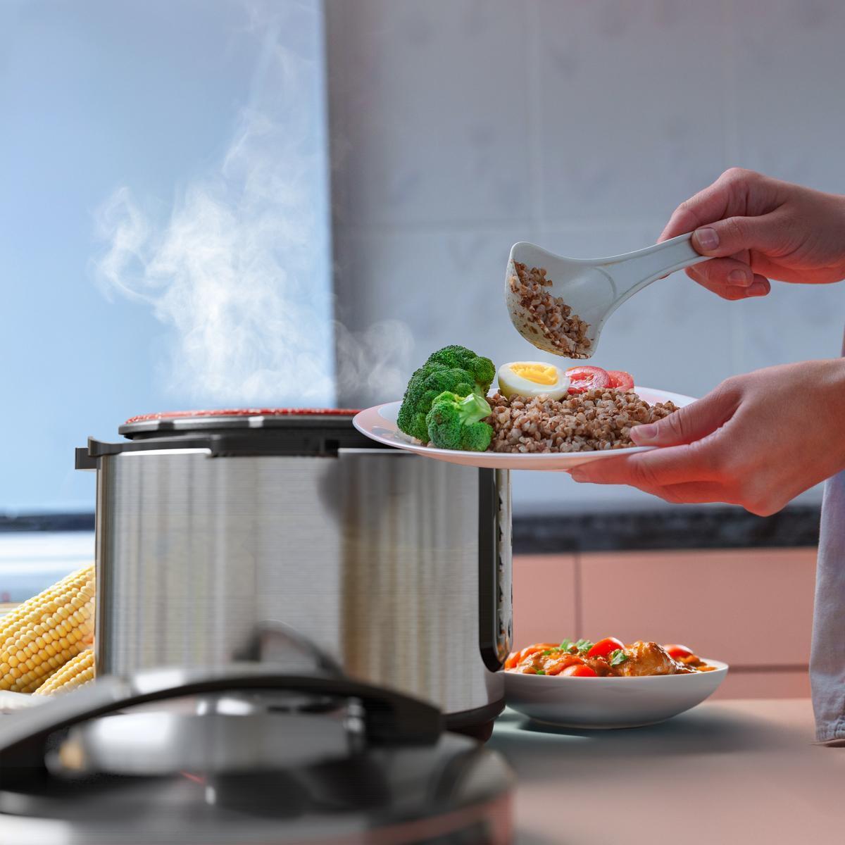 Panela de Pressão Britânia 5L 13 Receitas 900W BPP05P Preto 220V
